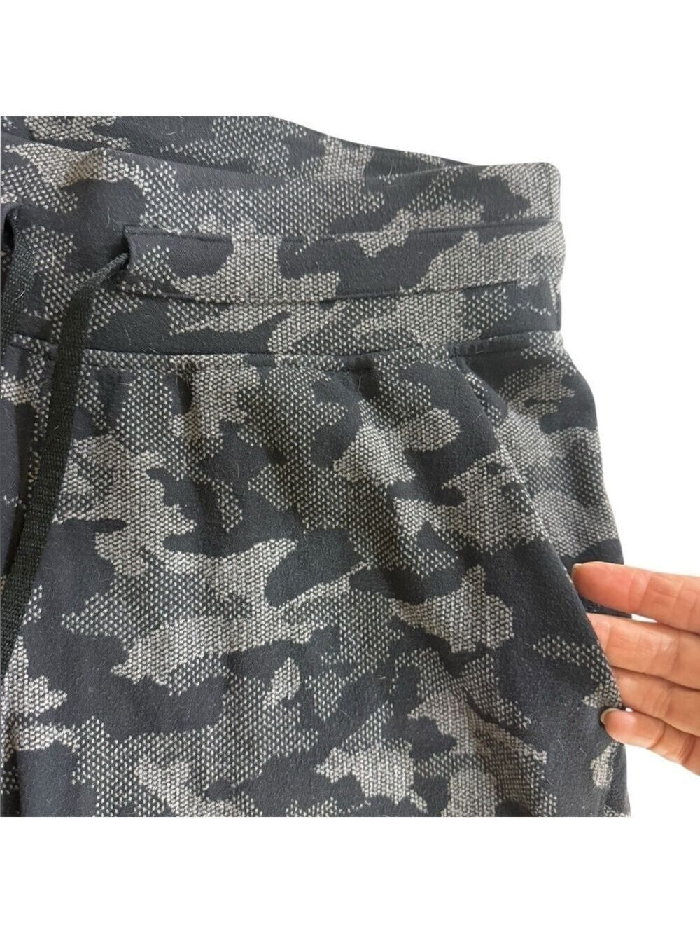 Lululemon Athletica Camo Jacquard Black Lunar Rock Camo Joggers W6BJGS Sz8 - Picture 7 of 12